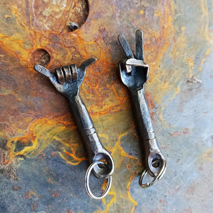 Funky Fingers (Sign Matters) - geschmiedete Handzeichen