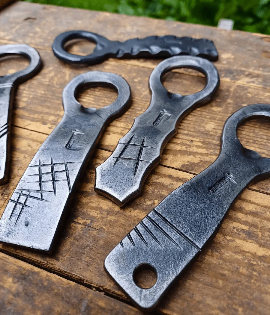 Handgeschmiedete Flaschenöffner aus Stahl, gebürstet und geölt – Stahlcraft Marinkovits