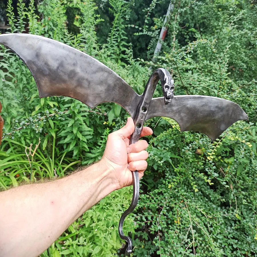 Handgeschmiedeter Drache aus Stahl als Wandschmuck – Stahlcraft Marinkovits