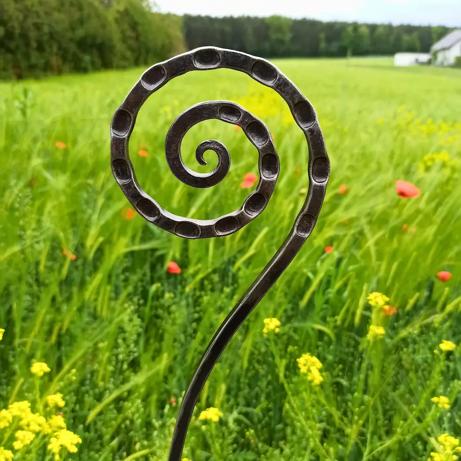 Pflanzenstecker aus Stahl, Spirale mit Schlagstempel-Textur